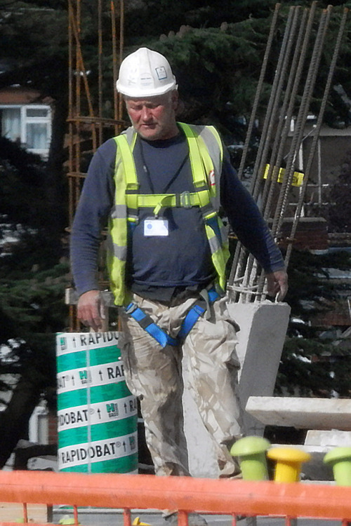 Always gets me hard seeing a builder working on site in some well used camo trousersLooking for pics