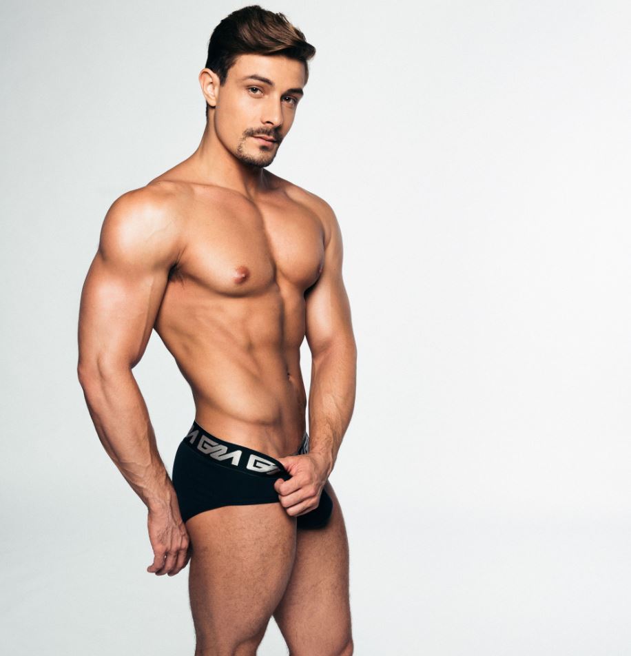 fleshjack:  Isn’t @cockyboys exclusive @_CARTERDANE so damn sexy? His body is a