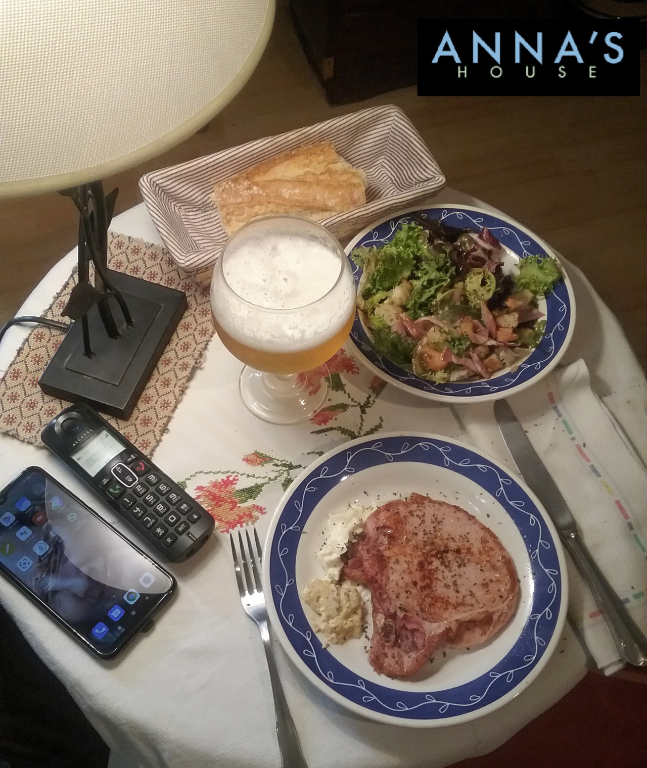 It’s my lunchtime… 😋😋
Tomato juice…
Saxony Pork Chop with basil and creamy dijonnaise mustard sauce.
Mix Salad… NewYorker style… with bread toast, bacon, cheese, tomato… emulsion of olive oil, apricot jam and Modena vinegar.