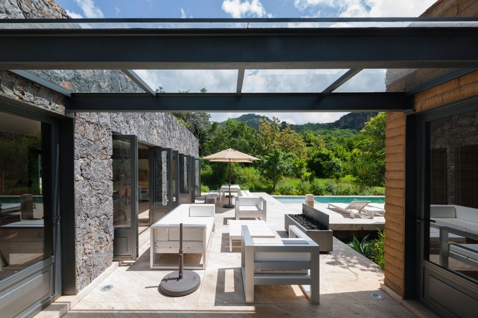 archatlas:    Casa Mozoquila  Casa Mozoquila by Vieyra Arquitectos is a single
