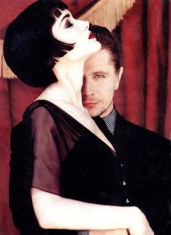 tiptoecat:Gary Oldman and Winona Ryder, 1992