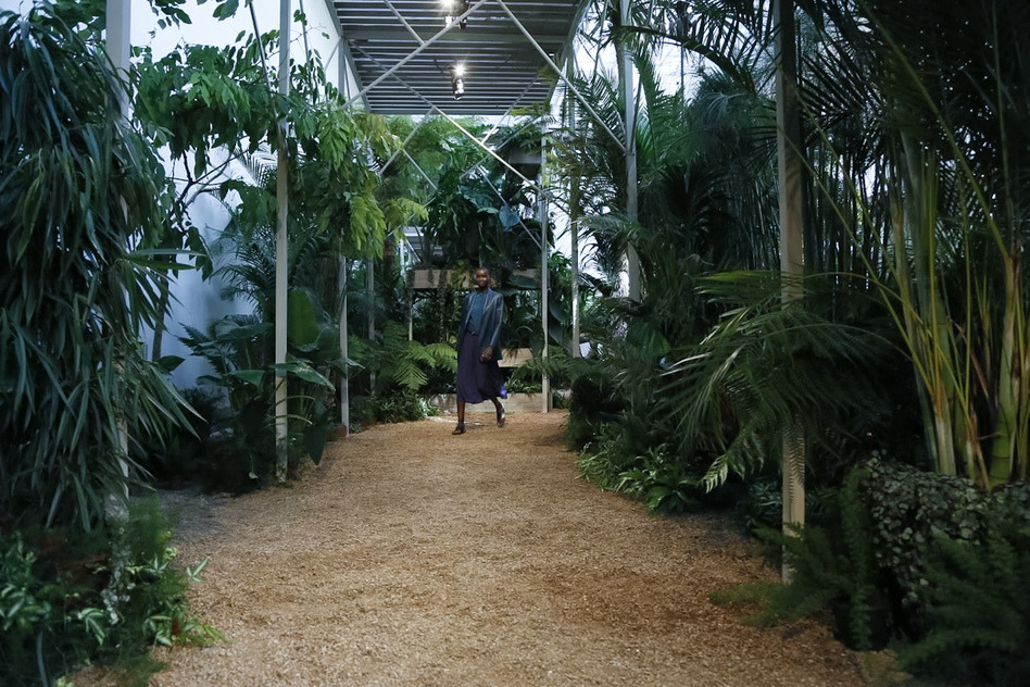 dustulator:  set at Hermes S/S 14 
