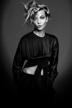 amy-ambrosio:  Karlie Kloss in “Keeping