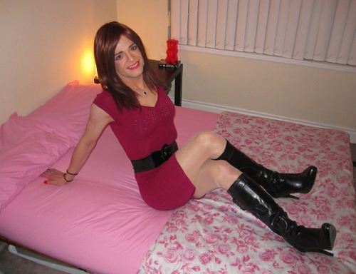 sissydebbiejo:Boys make cute girls