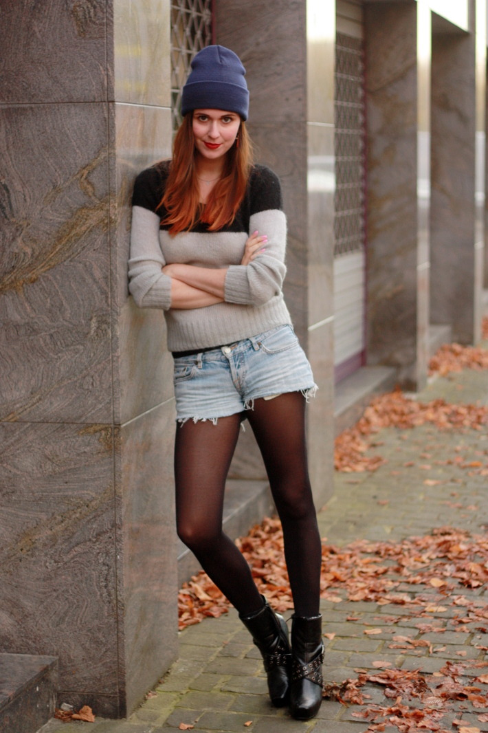 tightsobsession:  Don’t do anything stupid. Via Styling Dutchman.