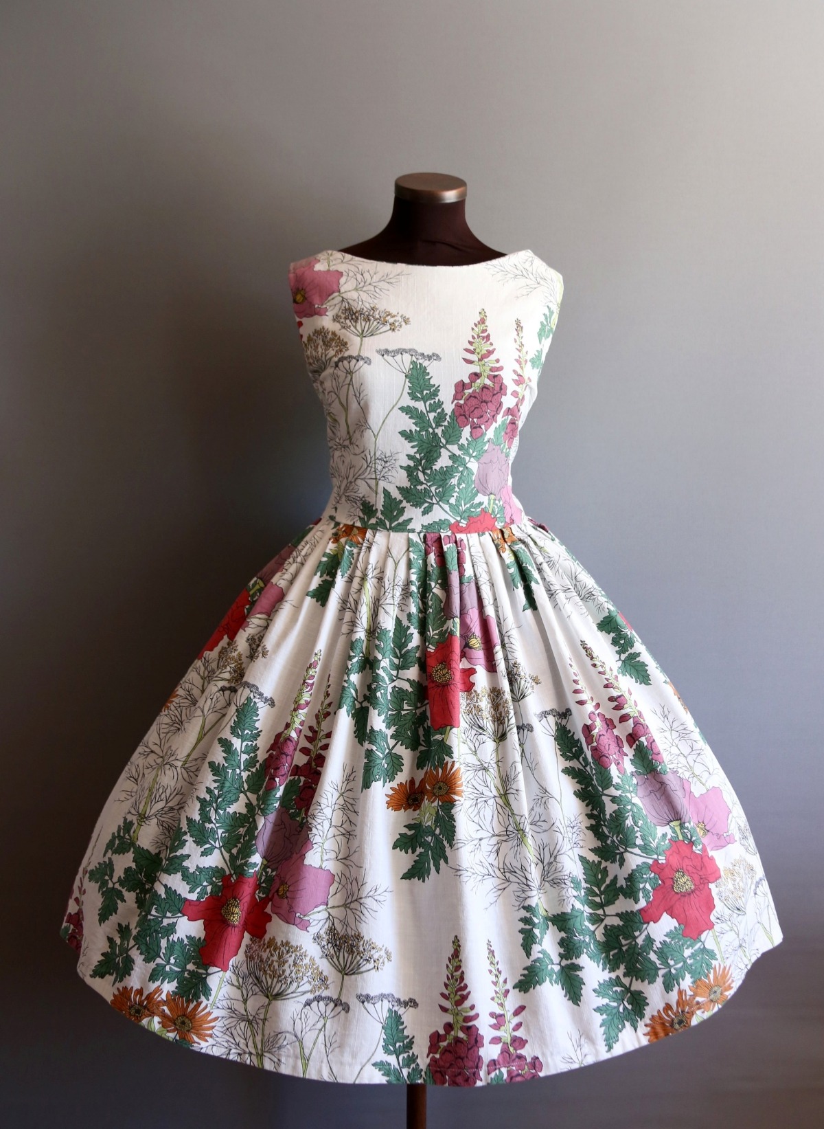 sosuperawesome:  1950’s Style Pleated Skirt Cotton Dresses  Pastello Dresses on