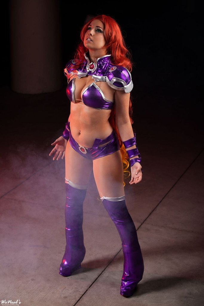 cosplay-paradise:  Starfire, Cosplay by: Doodle Dot Cosplay, Photo by: Torrence Levon