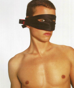 dolerme:  “masquerade” ph by richard burbridge for another magazine, s/s 2002  