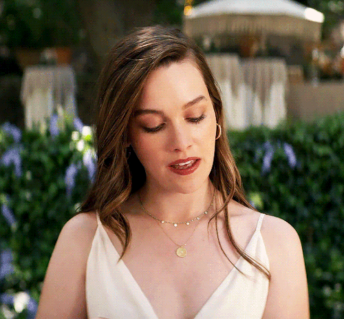 Victoria Pedretti As LOVE QUINN in YOU Season 2