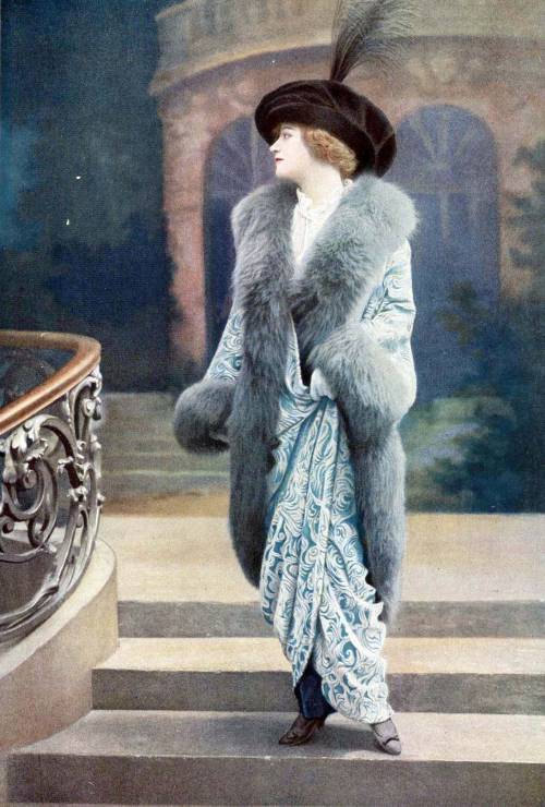 sydneyflapper:Princesse de Thurn et Taxis in a Redfern evening robe, December 1913 Les Modes.