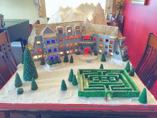 sixpenceee:A gingerbread replica of the Overlook Hotel from the Shining. (Source)