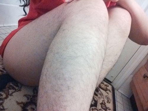 hirsuteandcute: closet-hirsute: Still rocking the leg hair ¯\_(ツ)_/¯ Slaayyy