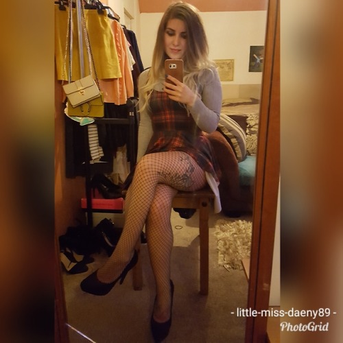 little-lady89: little-miss-daeny89: Happy fishnet Friday How did I forget fishnet friday?!