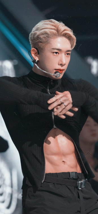 kpop-locks: wonho; open mind stages like/reblog | @xuxipoet 