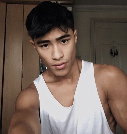 sjiguy: asian1percent:IG: Charlzton -Asian 1% That jaw structure is ridiculous