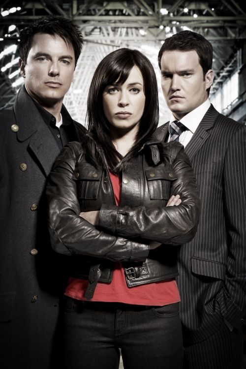 nixxie-fic:2/3 - CSI Cardiff - Ianto Jones, Gwen Cooper  & Jack Harkness - Torchwood season 3 HQ
