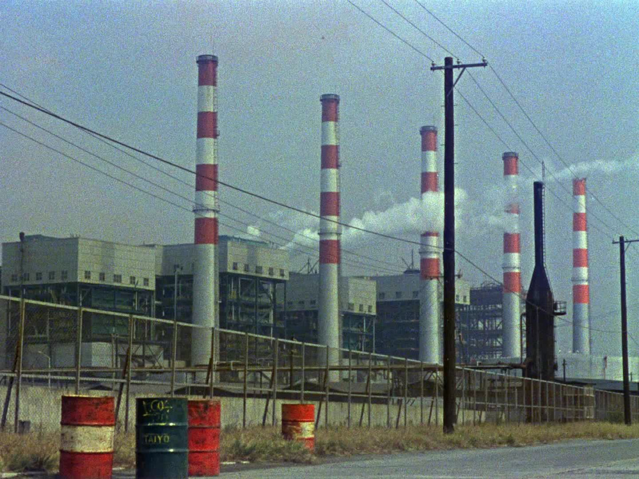 ozu-teapot:  An Autumn Afternoon | Yasujirô Ozu | 1962Pillow shots