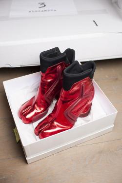 vaniitas-store:  Maison Martin Margiela black patent techno tabi boots (40) — fall 2014