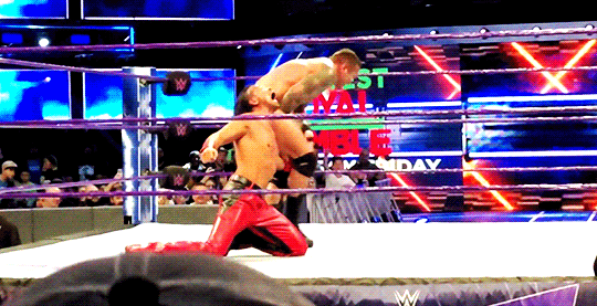 heelsuke:  On this week’s SDL dark match, Shinsuke Nakamura hit a low blow for