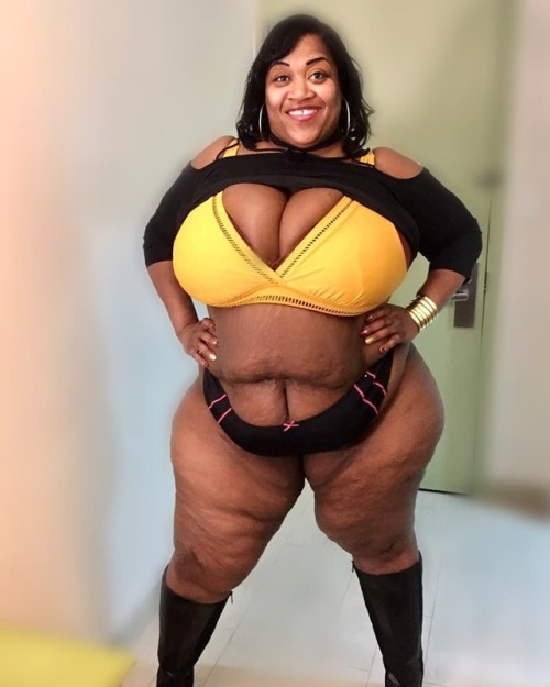 Goddess  #420 #420girls #cuteandcurvy #bbw #thickerthanasnicker #hourglassfigure #thickthighssaveliv