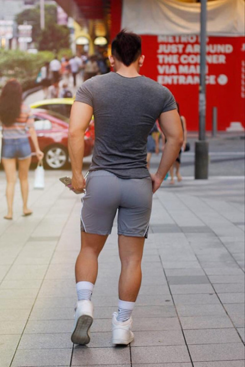 southhallspsu:Those shoulders are great, but that ass is unbelievably amazing