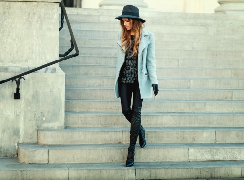 Fashion blogger madamejulietta in Styleintro over-the-knee bootsSourcehat: PARFOIScoat: Stradivarius