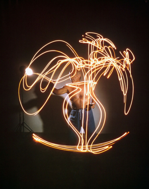 Picasso drawing with light.Life Magazine 1949