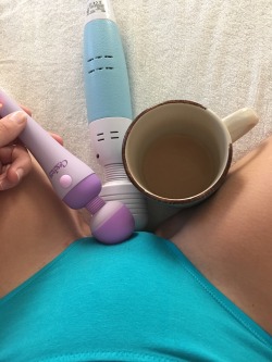 ruinedpussyland:  Huge toys make my pussy