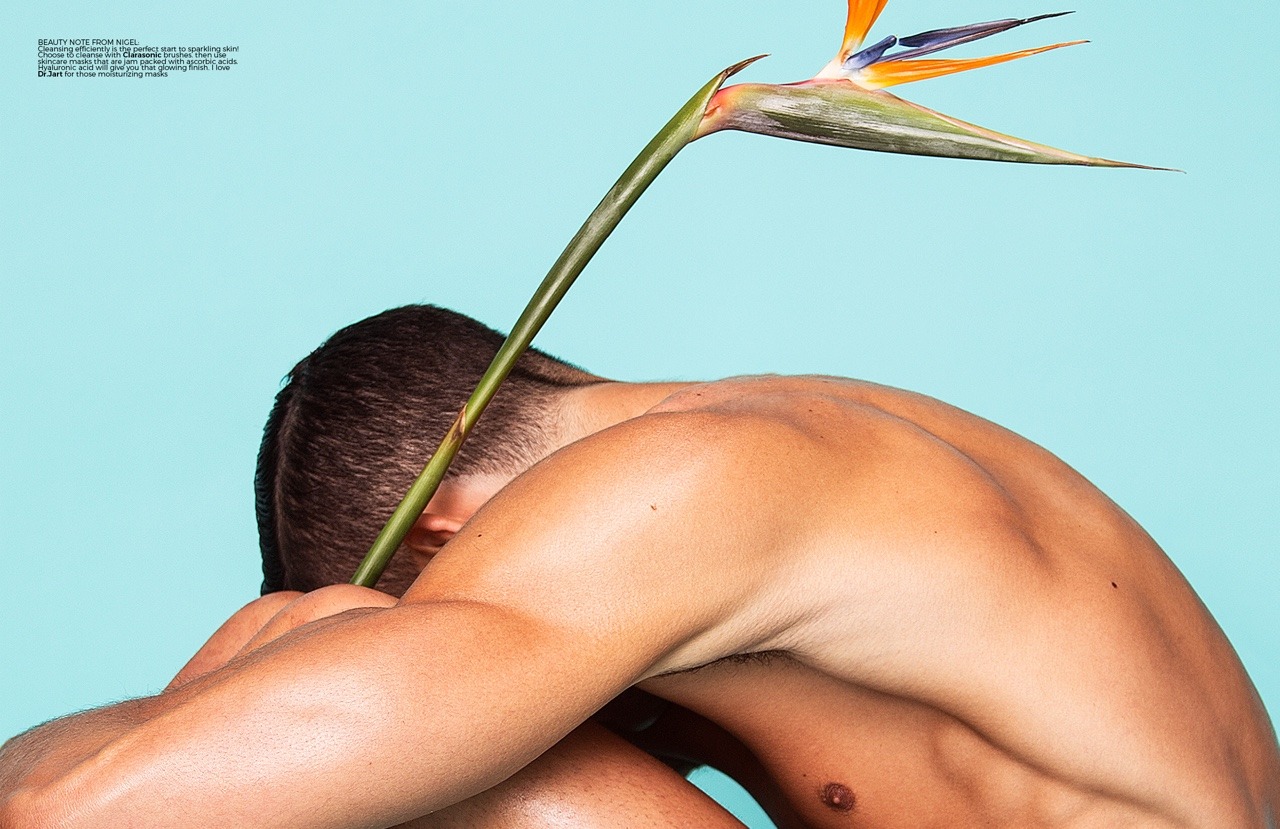 riskmagazine:  Paul Molnar strips down in a men’s beauty story “Toned” for