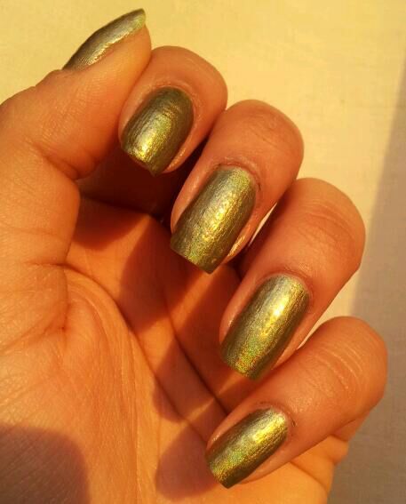 China Glaze - OMG a UFO pretty green holo polish, the evening sun made my hand look yellow :/