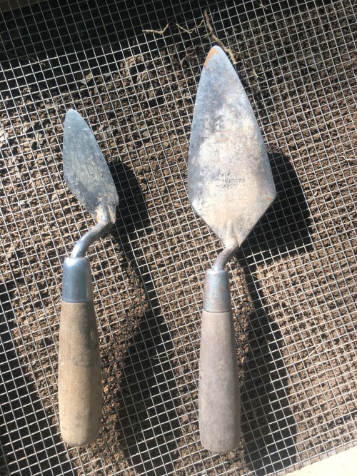 chaotic-archaeologist:archaeologistproblems: archaeologistproblems:Bought the trowel on the left abo