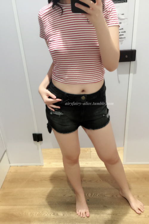 airyfairy-alice:  Anyone into kpop here? :D I kinda feel like a kpop star in this outift! HAHA maybe I should consider buying the red top and match it with a pair of jeans, it would look so good *^* Anyways, I’ve been thinking about it and I’ve