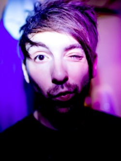 stayawakes:  4/100 ✩ of Alex Gaskarth [photo