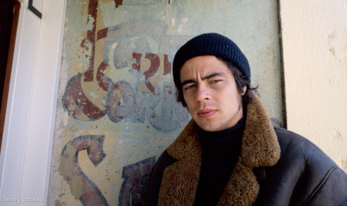 everythingungodly:aspirationalbrand:Benicio del Toro by Henny Garfunkel (1995)@driflloon