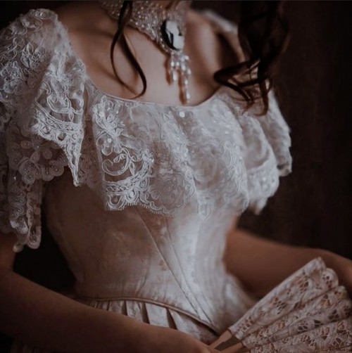 ESME CULLEN, BRIDGERTON AU