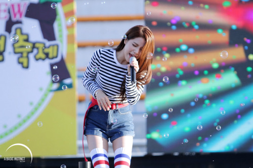 fy-yongsun: 151024 Solar @ Yongin City Youth Festival © A Basic Instinct