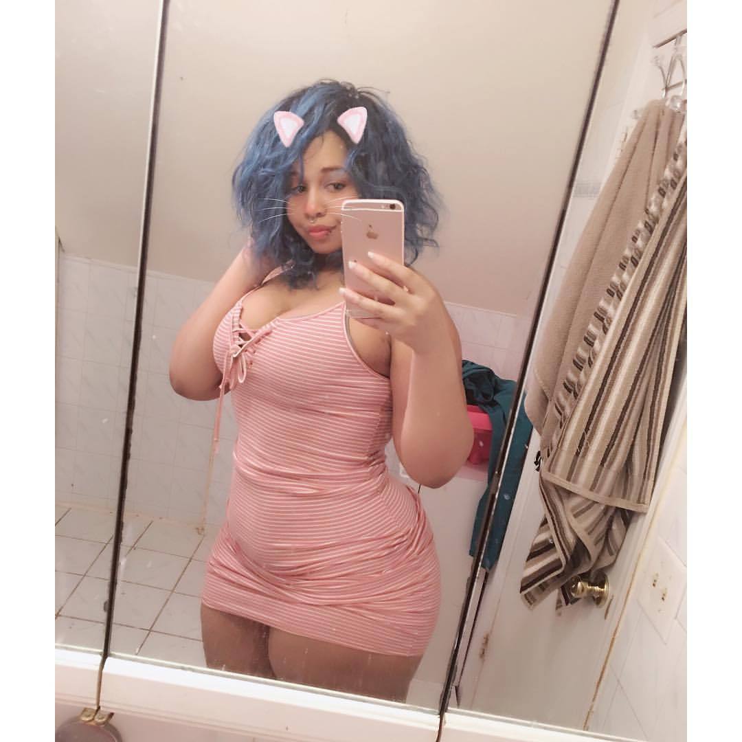 analbleedingpads:  I forgot how pink looked so well on me