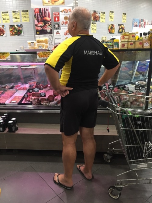 handsomedadhunter:Man with nice butt