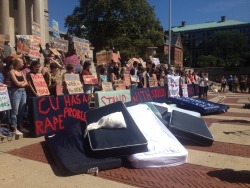 prettyboyshyflizzy:  lavagatrabajadoble:  STAND WITH SURVIVORS AT COLUMBIA UNIVERSITY  dont see any major news networks covering this 