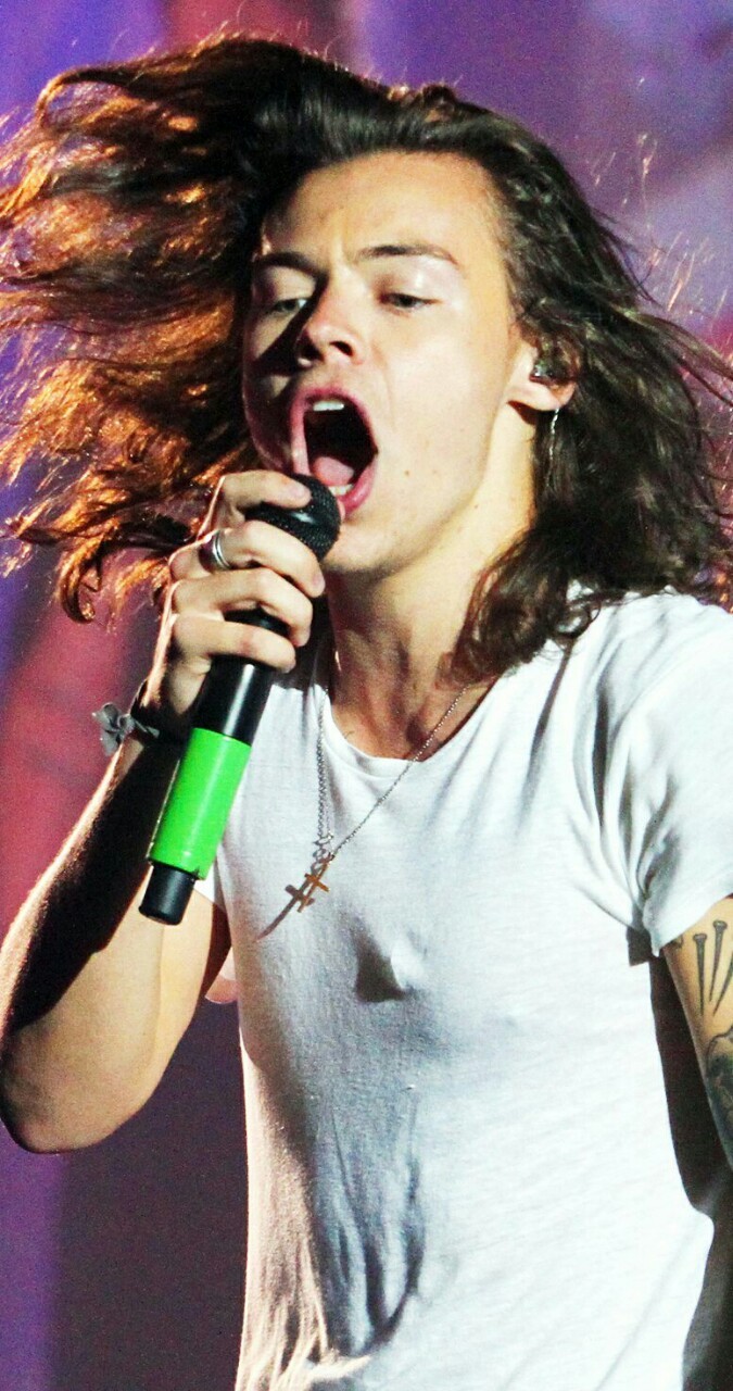 hellockscreens:  ✧ Harry + otra fireworks lockscreens ✧    ✧ please like/reblog