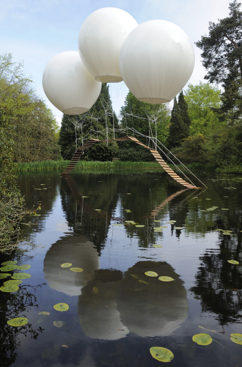 PONT DE SONGE / Olivier GrossetêteThree enormous helium balloons supported the hazardous elevated p