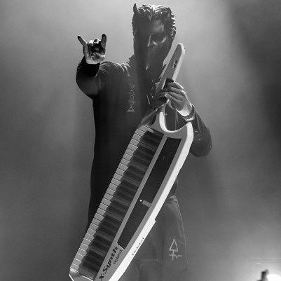 ghulehtela:Tol Ghoul on the keytar