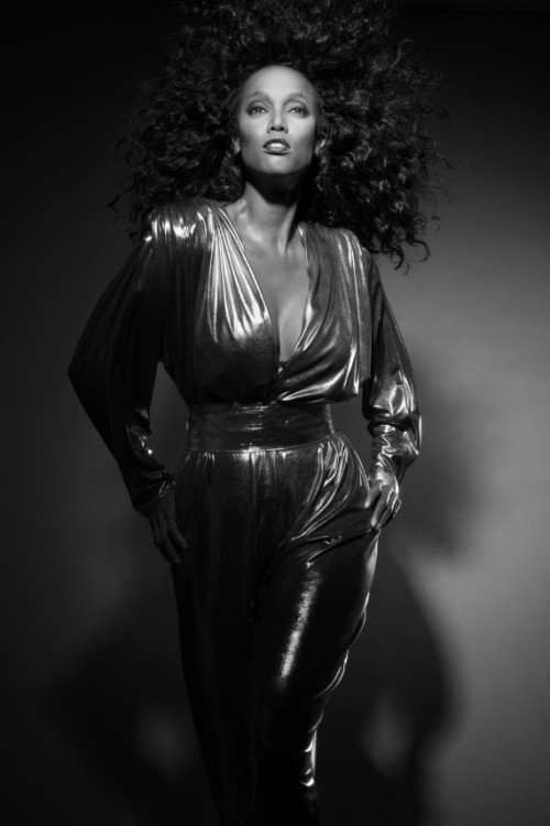 blackfashion:  Part 1 of Tyra Banks in ”15“  Named for the 15 different models Tyra channeled. Styled by Tyra’s personal stylist Ty-Ron Mayes and photographed by Spreitzenbarth.  All the photos are un-retouched and can be viewed at Jack Studios