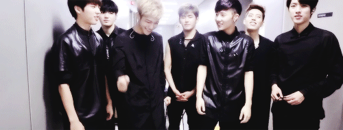 eteru:  Sunggyu and Myungsoo imitated Gyu’s action scenes in Back MV