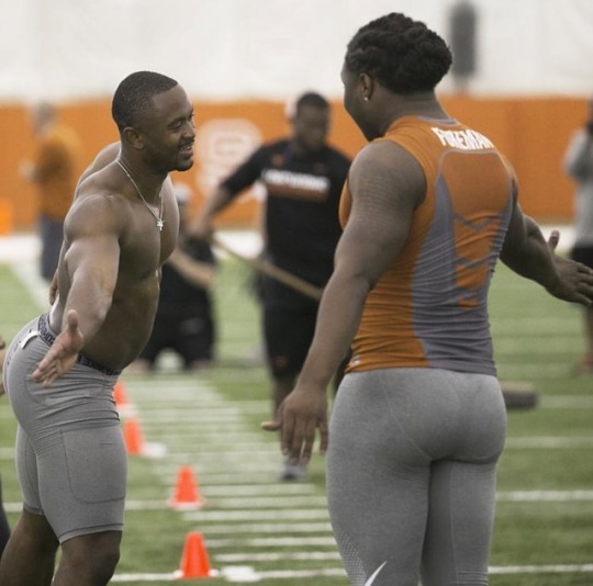blackstripperworshippers:  🍆👀🍑👅💦Who’s ready for football season 🏈😍