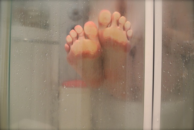 linkasfeet:  Request for showing my wet feet against a shower door :) - Linka