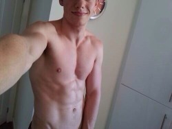 freeballinglbc:  naked-guy-selfies:     » How to suck dick like a champ!  Follow me for more pics: http://freeballinglbc.tumblr.com/Send your freeballing pics and stories via tumblr, or to: FreeballingLBC@gmail.comKIK: FreeballingLBC