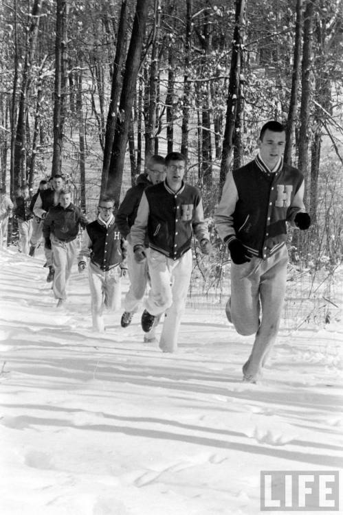 Howell High School track team training in the snow(Francis Miller. n.d.)