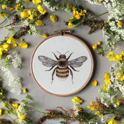 culturenlifestyle:  Delicate Nature and Animal Embroidery by Emillie Ferris UK artist Emillie Ferris composes stunning embroidery illustrations of wildlife and nature into pendants and oval frames. Depicting delicate animals, such as butterflies,