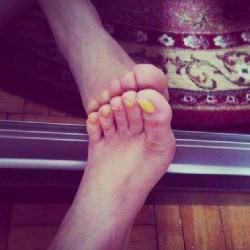 footfetishlux:  #feet #toes #legs #футфетиш #ноги #ножки #пальцы #пальчики #фотоног #footfetish #footfetishlux #педикюр #ноготки #стиль #nails #pedicure #shellac #cute #салонкрасоты